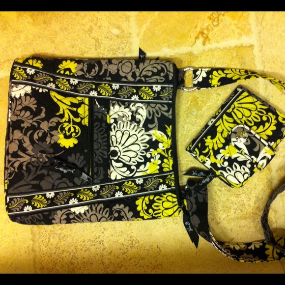 🚫SOLD🚫Black and yellow Vera Bradley bag &wallet.