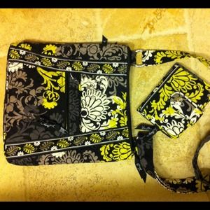 🚫SOLD🚫Black and yellow Vera Bradley bag &wallet.