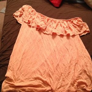 One shoulder shirt!