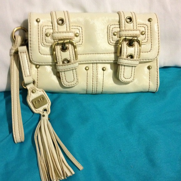 Cream clutch! - Picture 1 of 1