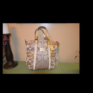 NWT Coach 20101 Daisy khaki/white