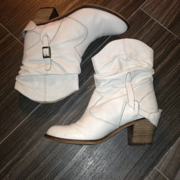 ❌SOLD❌TOPSHOP white vintage-like booties