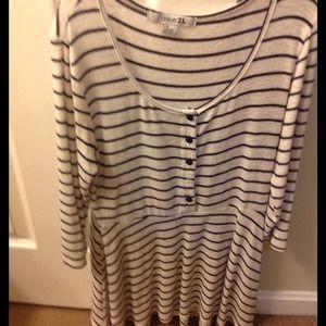 Striped, flown 3/4 shirt