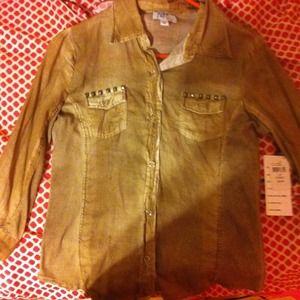 A supper cute never worn shirt