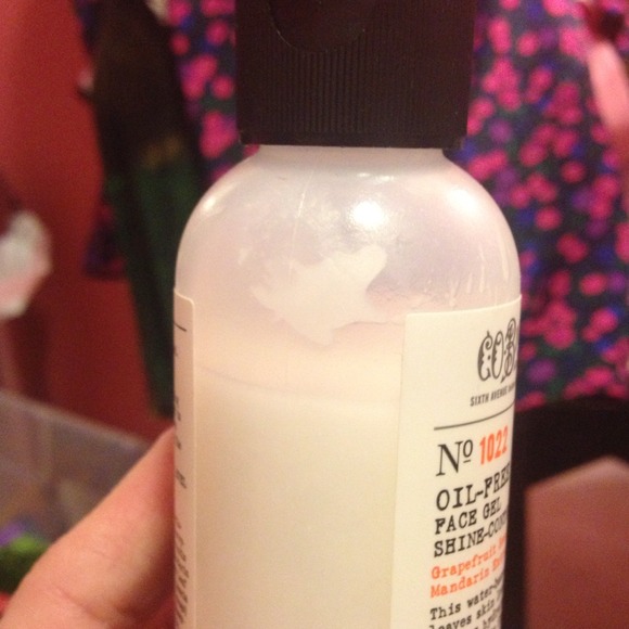 C.O. Bigelow Oil-Free Facial Moisturizer - Picture 2 of 3