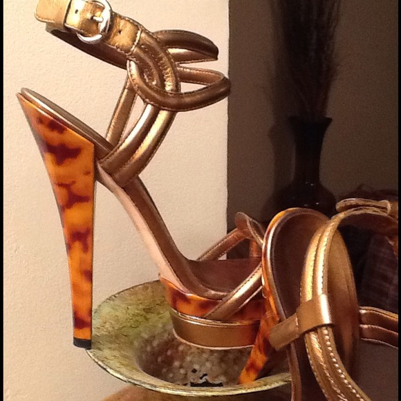 ‼️NEW REDUCTION‼️HOST PICK‼️Authentic Gucci Sandal - Picture 2 of 4