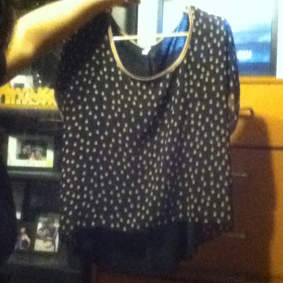 Dotted black & beige Blouse. - Picture 3 of 4