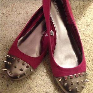 **sold in a bundle **Fuchsia captoe spiked flats