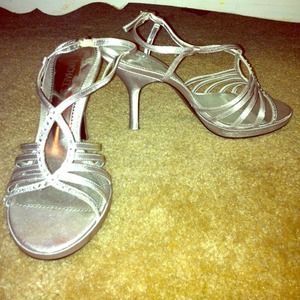 ✨REDUCED✨ Silver heels