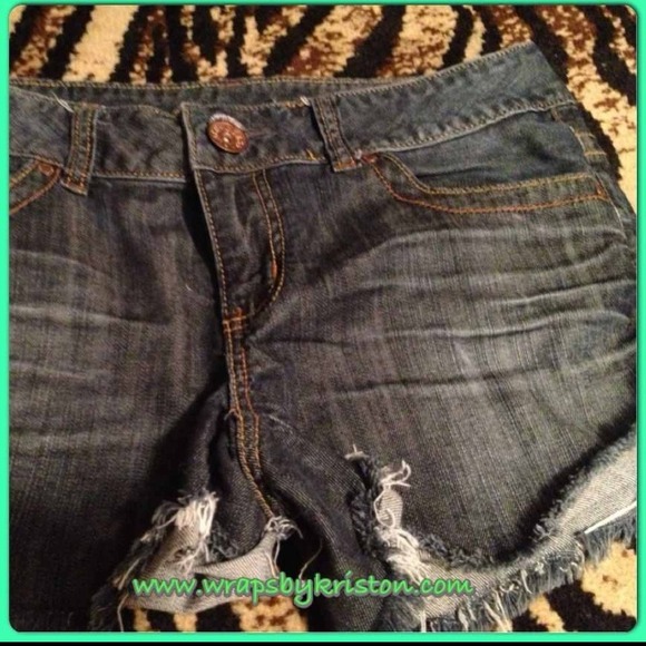 Guess Cut-Off Shorts Size 29 - Picture 2 of 4