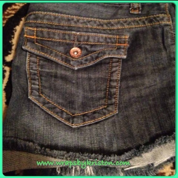 Guess Cut-Off Shorts Size 29 - Picture 3 of 4