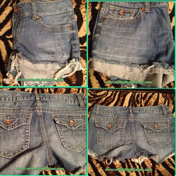 Guess Cut-Off Shorts Size 29 - Picture 3 of 4