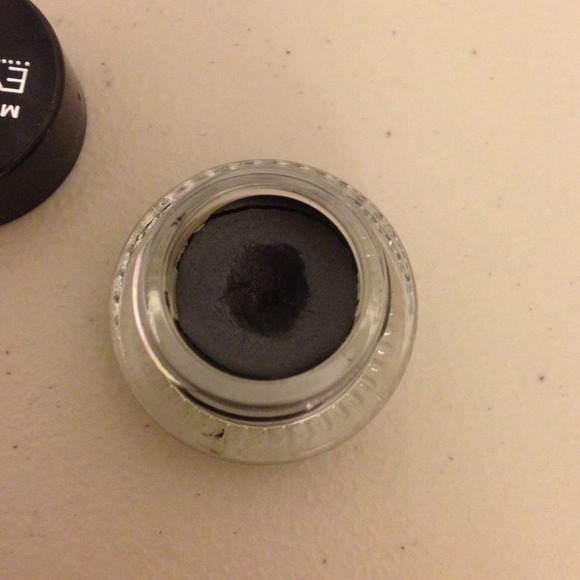 🔴SOLD🔴Maybelline eye studio gel liner charcoal - Picture 2 of 3