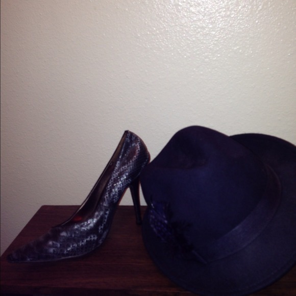 Heels - Picture 2 of 4
