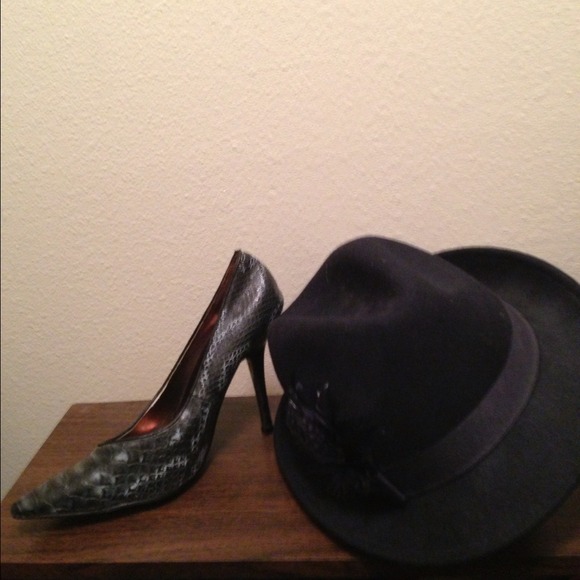 Heels - Picture 3 of 4