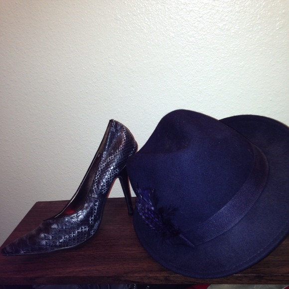 Heels - Picture 4 of 4