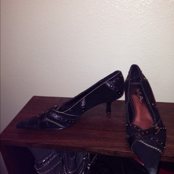 Heels - Picture 2 of 2