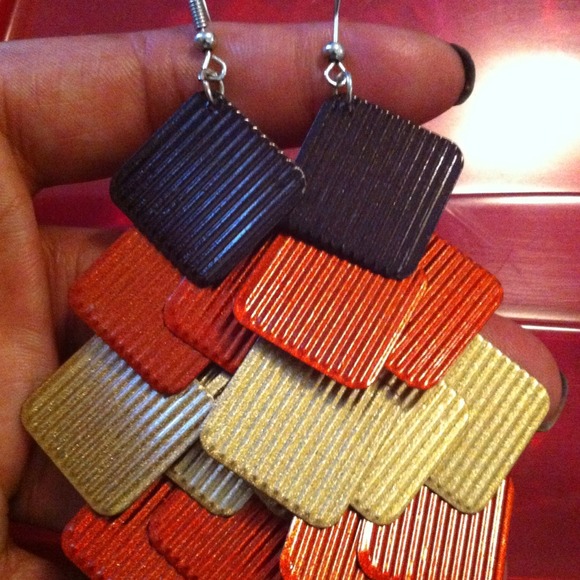 SOLD Cute Dangle Earring