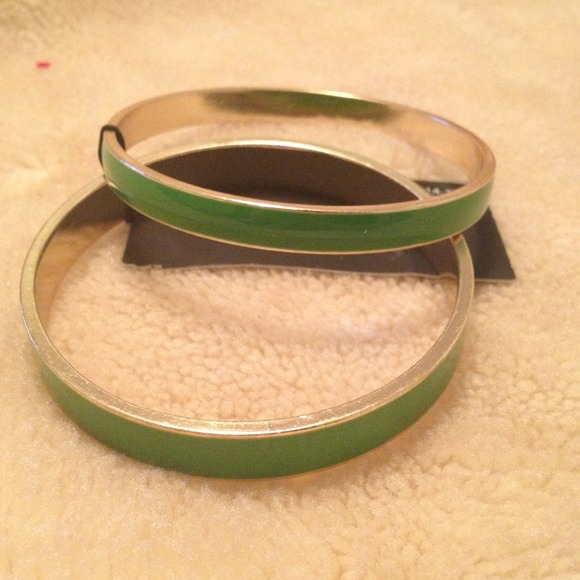 Sold!!Brand new Green bangle bracelet - Picture 1 of 3