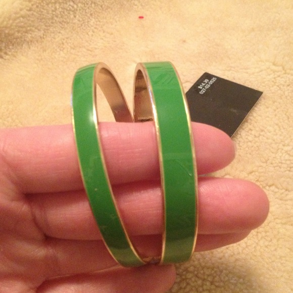 Sold!!Brand new Green bangle bracelet - Picture 2 of 3