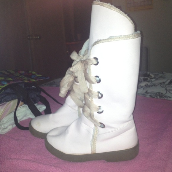 Light pink fur lined tie front boots <3