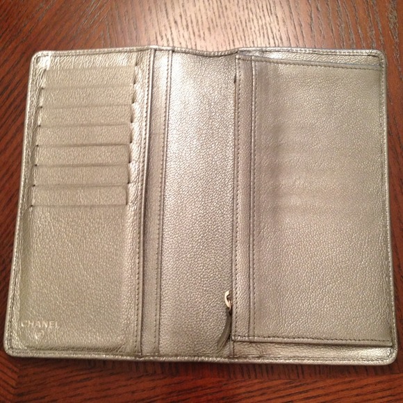 Authentic Chanel wallet - Picture 2 of 3