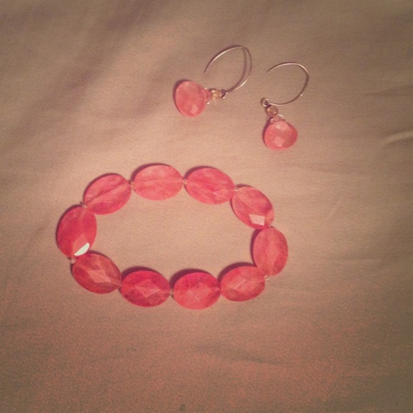 Coral beaded bracelet and earrings