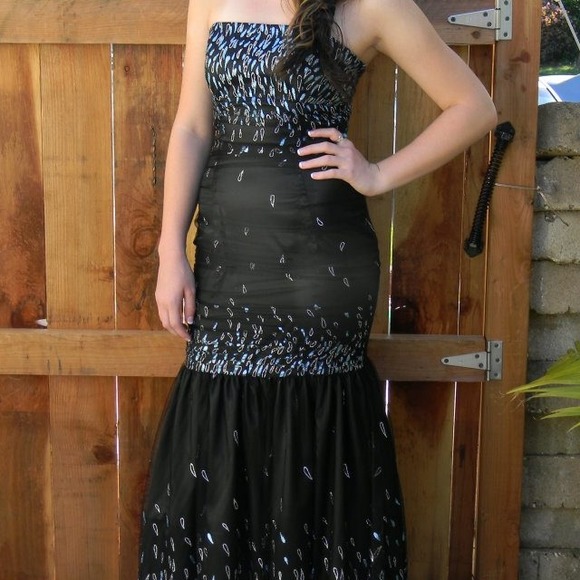 PROM DRESS - Picture 2 of 4