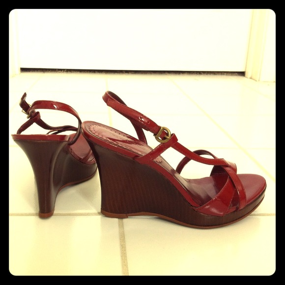 ❌SOLD IN BUNDLE❌Maroon Patent Slingbacks