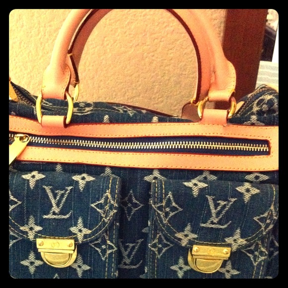 SOLD😃🌹🌹🌹🌹🌹Gorgeous denim purse. - Picture 1 of 2