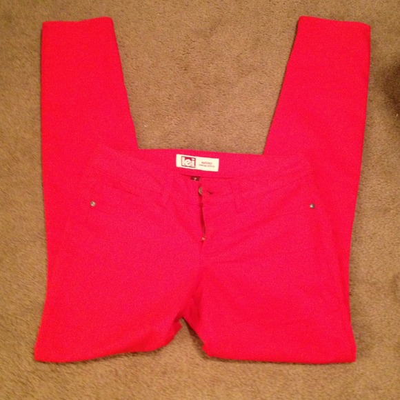 💢💢SOLD💢💢Red lei jeans