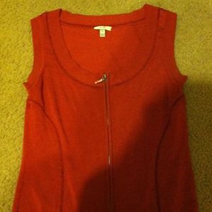 beautiful Sleeveless sweater with zip front