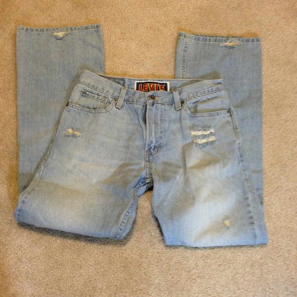 Men's Levi's distressed jeans.