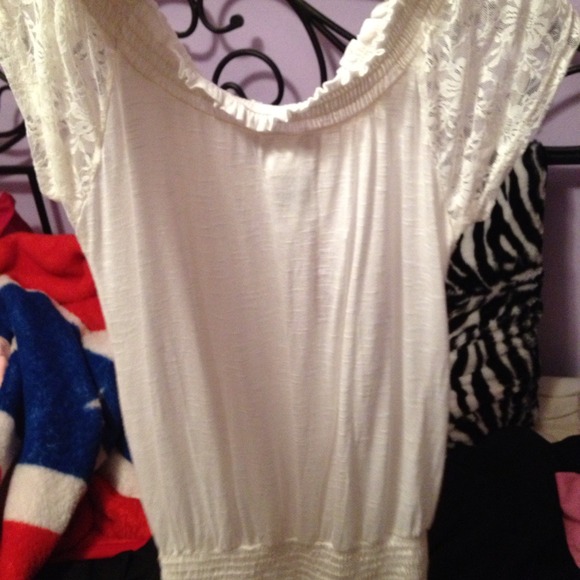 Lace top - Picture 2 of 4