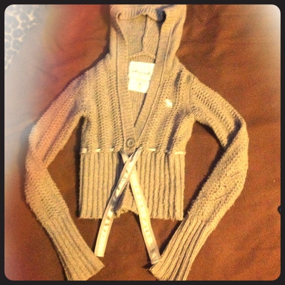 REDUCED Comfy Abercrombie button and tie sweater