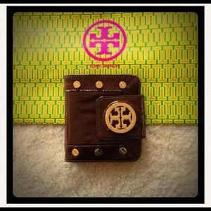 Auth Tory Burch patent wallet