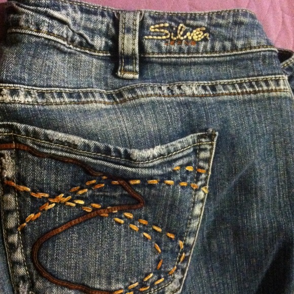 🏁HOLD@lorna36🏁 Silver Jeans "Frances Capri"