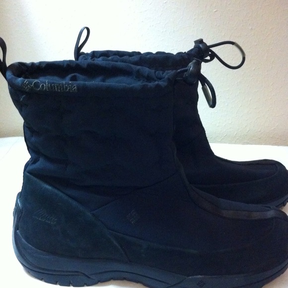 Columbia size 7 very nice boots.