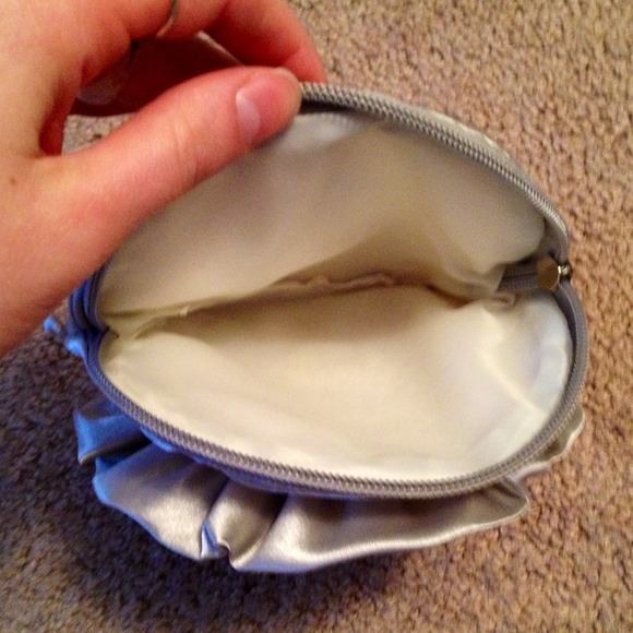 Adorable flower purse - Picture 2 of 2