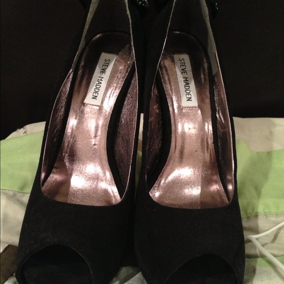 Steve Madden Bow Heels - Picture 2 of 3