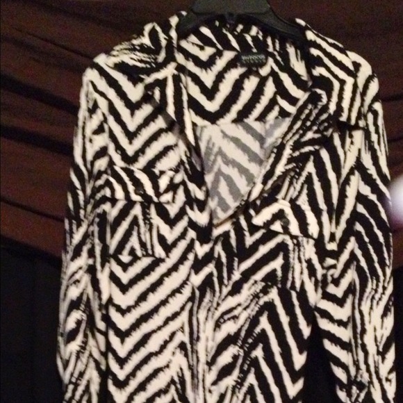 Black &white. - Picture 2 of 4