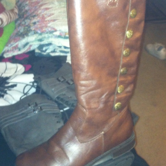 Awesome boots - Picture 2 of 3
