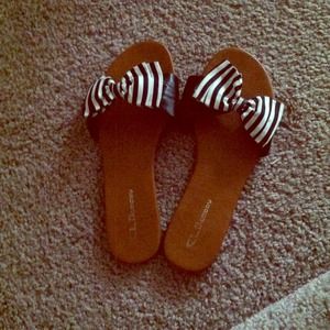 Flat sandals