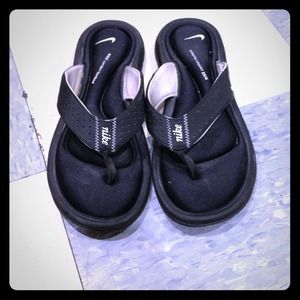 Bundle Nike comfort thong and VS Biofit PU bra