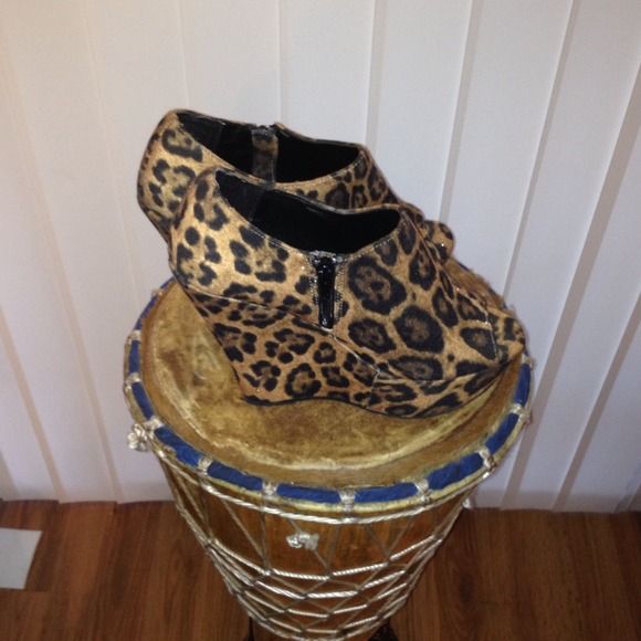 Shoes - Picture 2 of 4