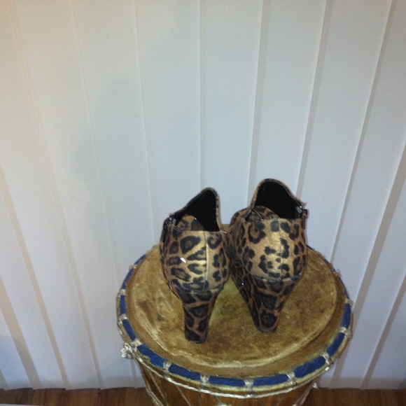 Shoes - Picture 3 of 4