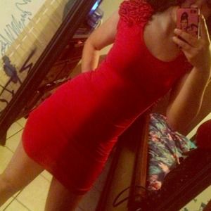 Red rosé sleeve bodycon