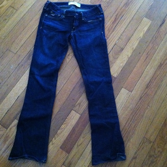 NWOT Hollister dark wash jeans. - Picture 3 of 3