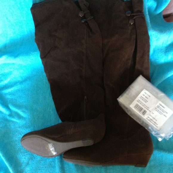 Boots - 🌟$20Cinderella has found her missing size 7 boots
