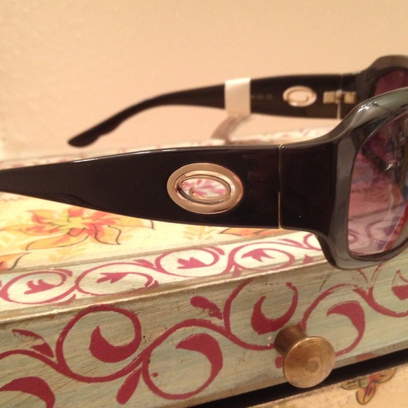 Authentic Black Frame Oscar De La Renta Sunglasses main image 4